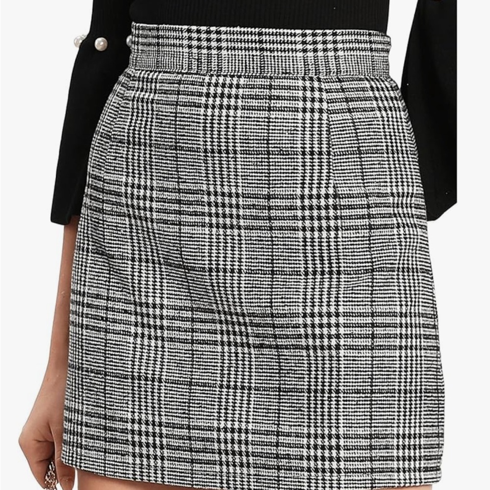 Classic Black and White Plaid Skirt